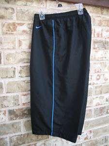 New w/tags womens NIKE lightweight & soft woven polyester wind capri 