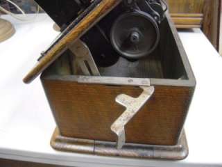   EXAMPLE OF AN ANTIQUE THOMAS EDISON WIND UP HOME CYLINDER PHONOGRAPH