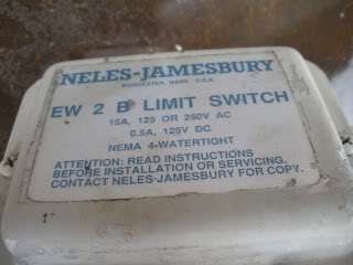 NELES JAMESBURY 316 SS 3 BALL VALVE / AIR ACTUATED  