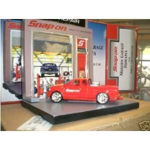  Snap on Modern Garage Diorama & Ford F 150 Super Cab