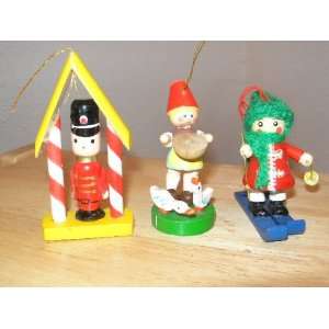 com 3  Vintage 4 Wooden Manufactured Christmas Ornaments   1950s 60s 
