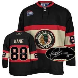 Patrick Kane Signed Jersey   Winter Classic 09 Rep