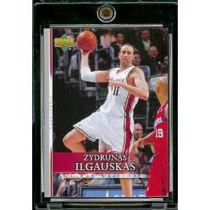   Ilgauskas   NBA Basketball Trading Card in a Protective Display Case