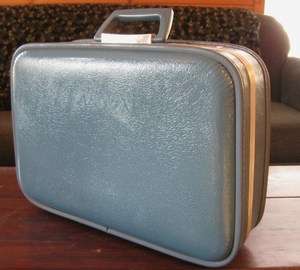 Vtg. Blue Retro 16 inch Luggage Suitcase Carry On Train Case Mirror 