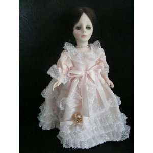  BEAUTIFUL SOUTHERN BELLE TYPE OF EFFANBEE DOLL & STAND 