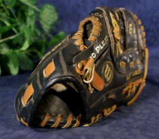 Endorsed Signature A2463 Fielders baseball glove is constructed of 