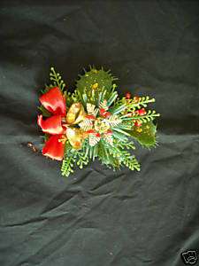 VINTAGE RETRO CHRISTMAS CORSAGE WITH GOLD BELLS  