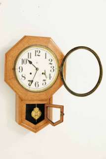 oak wall clock this waterbury clock is in working order and includes 