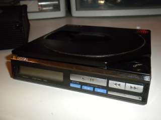 Vintage Sony D 7 Discman Portable CD player + BP 200 BATTERY PACK 