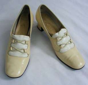 Vintage 60s Mod Ivory White Leather Low Chunky Heel Shoes Pumps Easy 