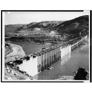 View of Grand Coulee Dam, Washington (State),1942 