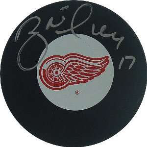   Detroit Red Wings Brett Hull Autographed Puck