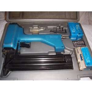   Air Tool Pneumatic 16 Gauge Finish Nailer Complete with Carrying Case